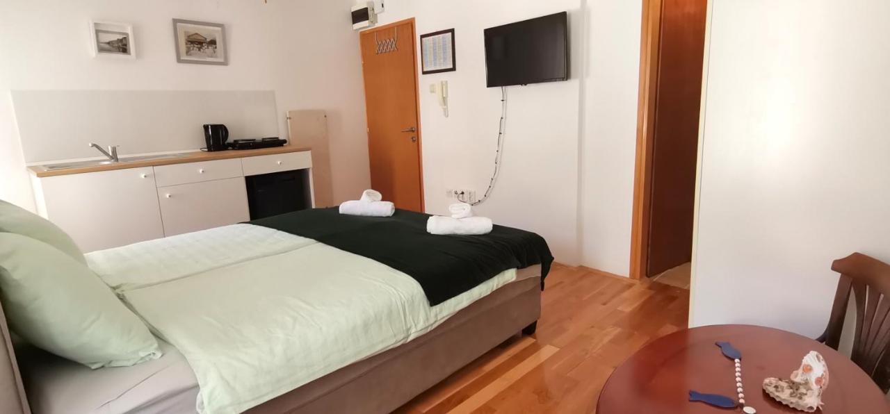 Studio Apartment L&G Rovinj Eksteriør billede